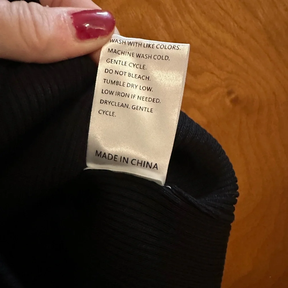Black Ribbed Button-Up Top size small - Picture 7 of 10